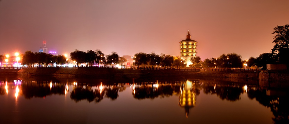 文峰塔夜景