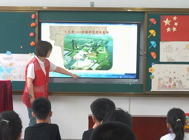 走进福利院 公益课堂